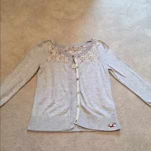Gray cardigan with lace. 3/4 sleeve