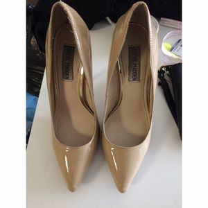 Steve Madden nude patent heels