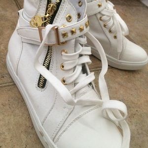 White hightop velcro sneakers