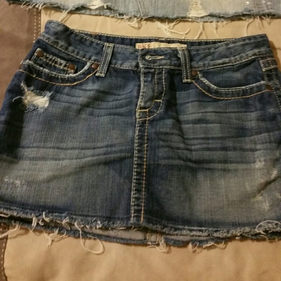 Mini skirts - Picture 3 of 4