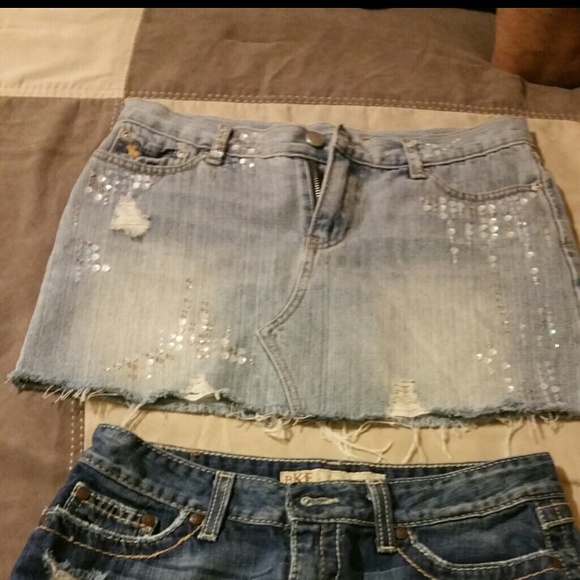 Mini skirts - Picture 4 of 4