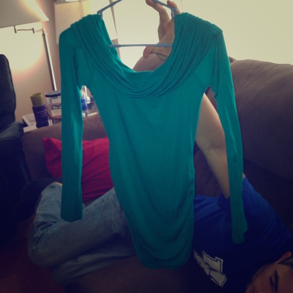 Teal Color long sleeve top.