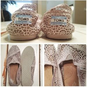 Light grey TOMS