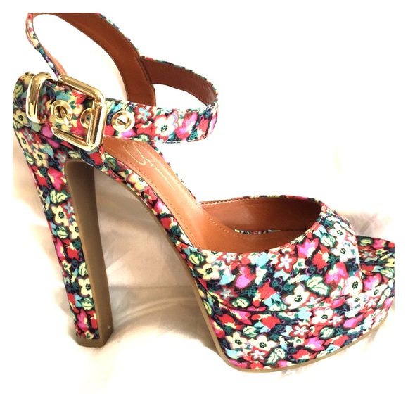 Floral high heel Pumps