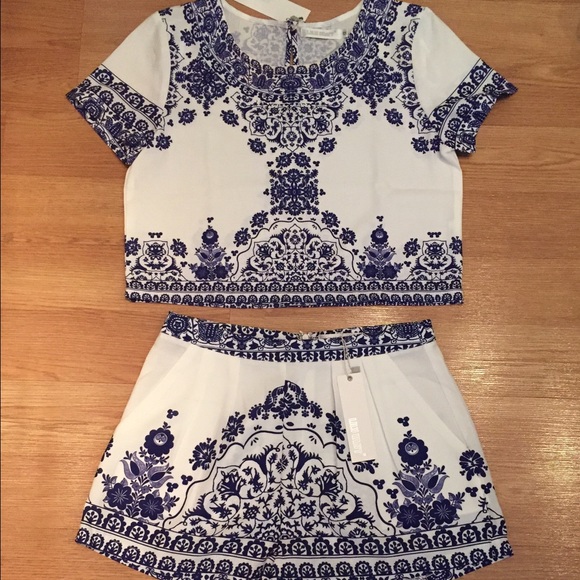 ❌Sold❌Patterned Crop & Shorts Set - Picture 4 of 4