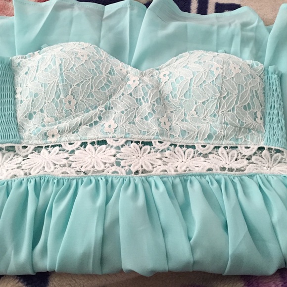 🔻MARKED DOWN🔻🌼 Flouncy Spring Dress 🌼 - Picture 3 of 3