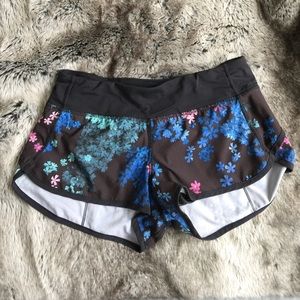 Lululemon run times short 4 way stretch