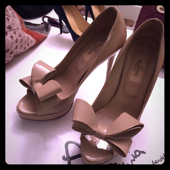 Valentino Shoes - 100%AUTH VALENTINO nude pumps US6.5