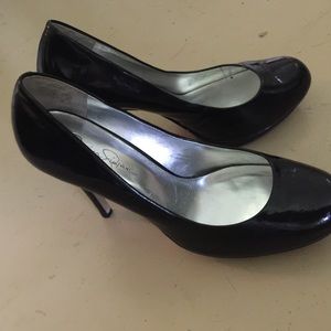 Jessica Simpson black patent pump size 10B