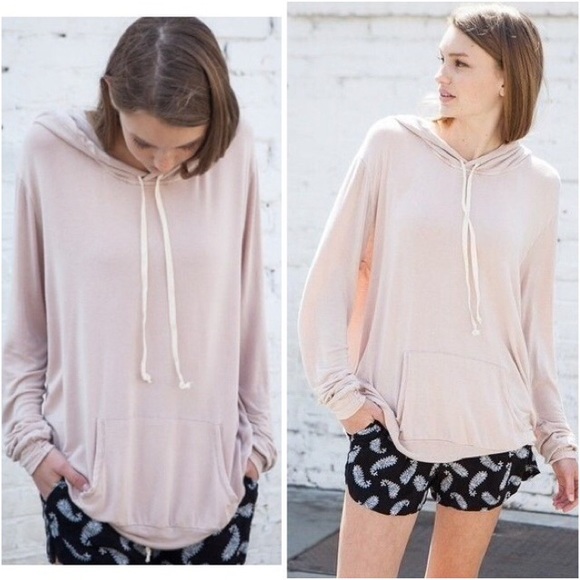 Brandy Melville Sweaters - 🎉HP🎉 RARE Brandy Melville Pink Layla