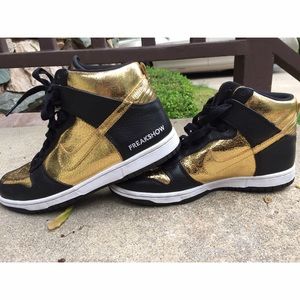 Nike ID high tops in black and gold