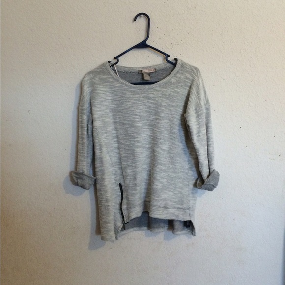 Heathered gray sweater w/ zip. (Bundle price $17)