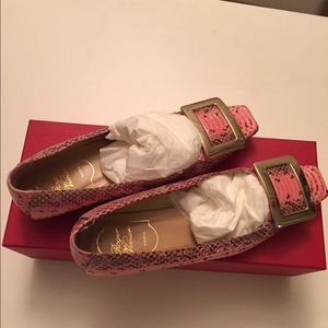 100%AUTH Roger Vivier pink flats US5.5 (run big)