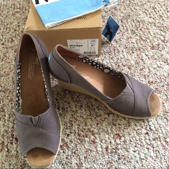 Toms gray canvas wedges 8.5