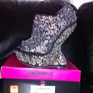 Size 9 gleaming black wedges