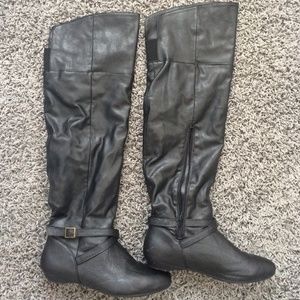 High knee black boots