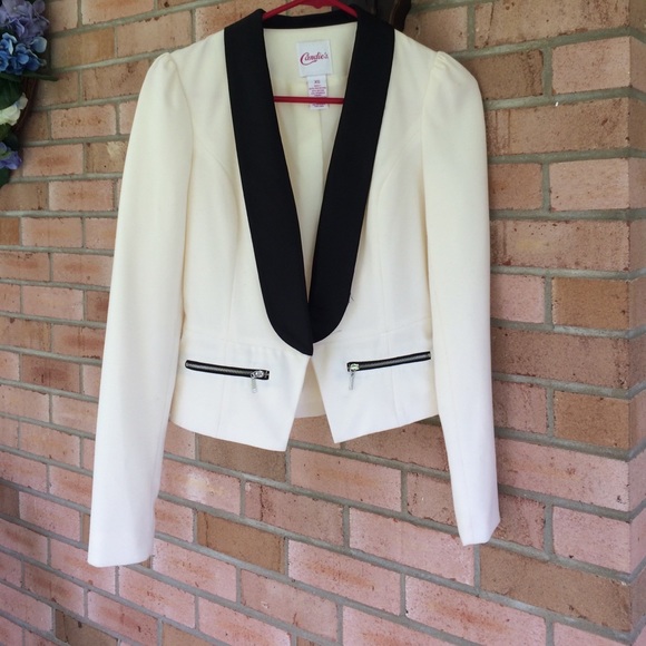 Candie's Jackets & Blazers - Tuxedo style blazer
