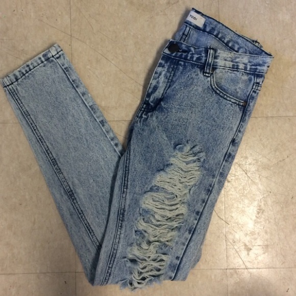 Tobi Low Rise Distressed Jeans - Picture 2 of 3