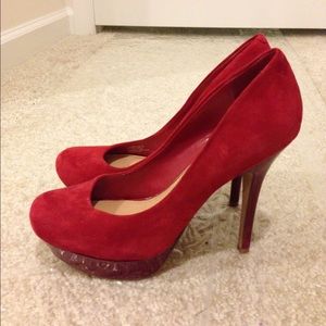 Red pumps