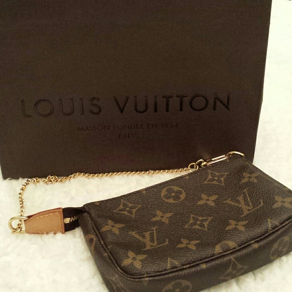 Auth Louis Vuitton Mini Pochette in Monogram