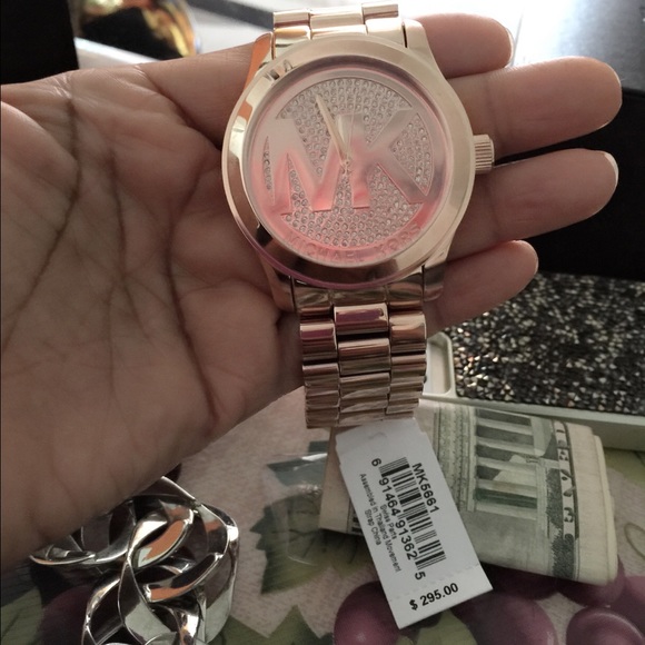 HOT SALE 🎉$200🎉MICHAEL KORS OVERSIDE ROSE GOLD - Picture 2 of 4