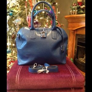 Beautiful purse by London Fog