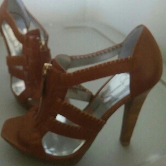 Heels - Picture 4 of 4