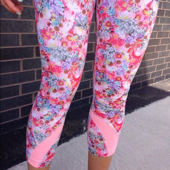 Lululemon Flowabunga Crops