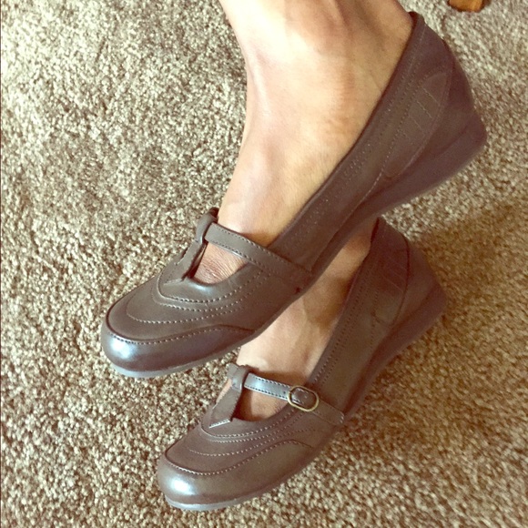 Dress shoes