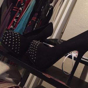 Blinging Stilettos !!