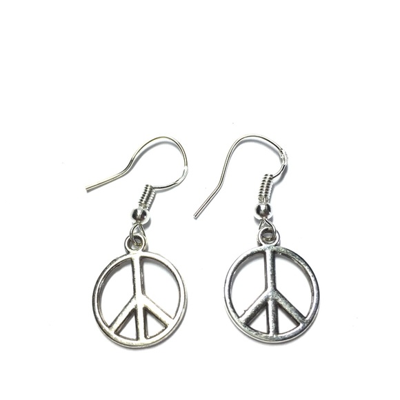 Jewelry - 🎀 Small peace symbol earrings