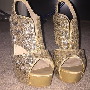 Steve Madden Gold heels