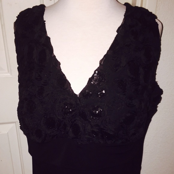 Lovely Black Dress .. - Picture 3 of 4