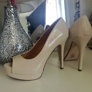 Nude Pumps