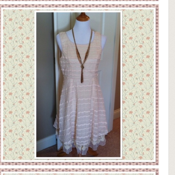 A’REVE LADIES SLEEVELESS LOW BACK DRESS  -NWT - Picture 2 of 4