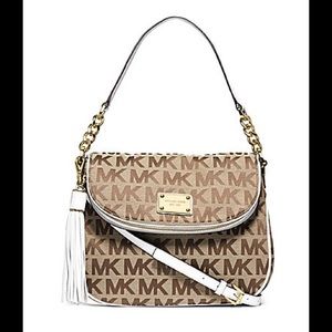 MICHAEL KORS MED. TASSEL CONVERTIBLE SHOULDER BAG