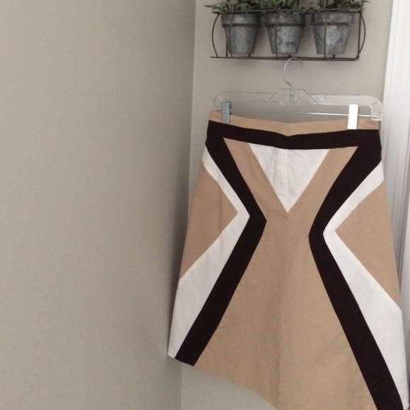 skirt - Picture 2 of 4