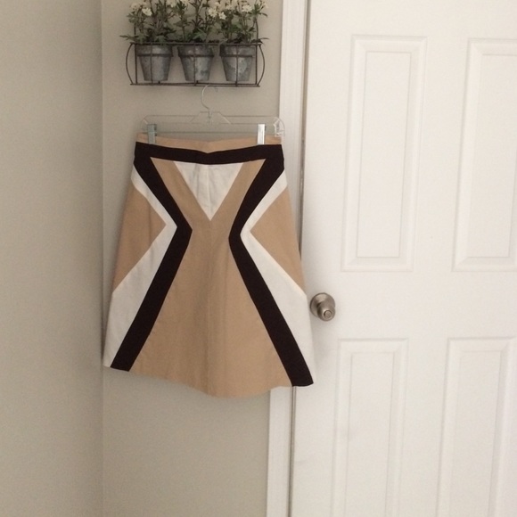 skirt - Picture 3 of 4