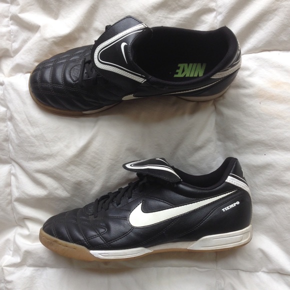 ⛔️⛔️️SOLD ON Ⓜ️ercari⛔️⛔️LIKE-NEW Nike Sneakers