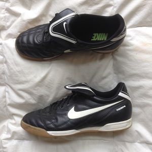 ⛔️⛔️️SOLD ON Ⓜ️ercari⛔️⛔️LIKE-NEW Nike Sneakers