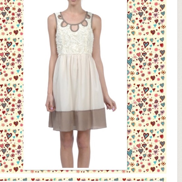 A’REVE LADIES IVORY DETAILED CUTOUT DRESS - MEDIUM - Picture 2 of 3