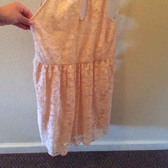 Halter lace dress - Picture 2 of 4