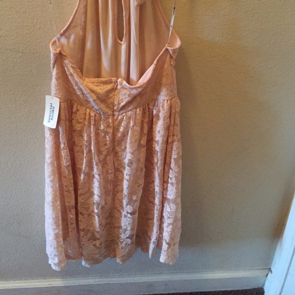 Halter lace dress - Picture 3 of 4