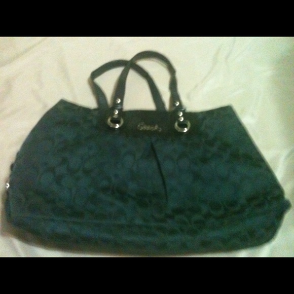 Coach Handbags - HP 👜🎉  Coach Black Ashley Large Purse