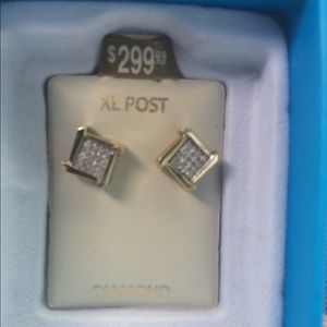 Selling my Gold earrings 14Kt, 100 Obo