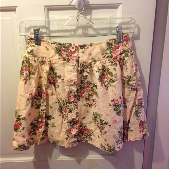 Vintage chic floral skirt