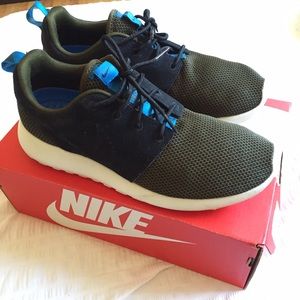 Women's Nike roshe runs