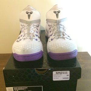 Nike zoom Kobe venomenon 4's size 10