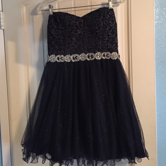 Don't need it. Only worn once. - Picture 2 of 2