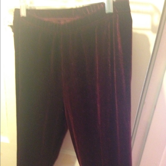 Maroon velvet leggings